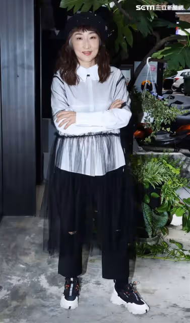 美聲成絕響!藍心湄突PO舊照「一堆大咖明星」勾回憶 網卻嘆「她25歲就走了」出意外走了