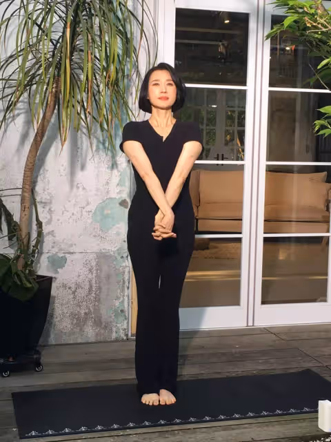 一結婚就當奶奶!坣娜婚後首放閃「牽280億富尪」眼神全是愛 把生日丟掉了「出意外後更不會過」