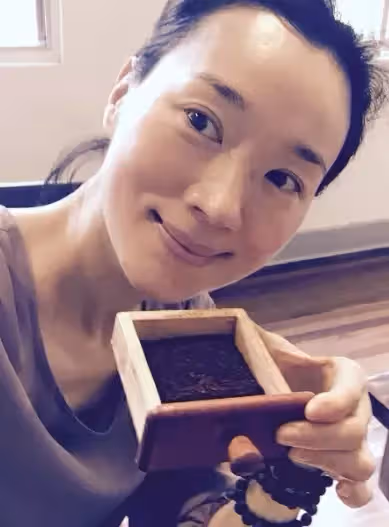 一結婚就當奶奶!坣娜婚後首放閃「牽280億富尪」眼神全是愛 把生日丟掉了「出意外後更不會過」