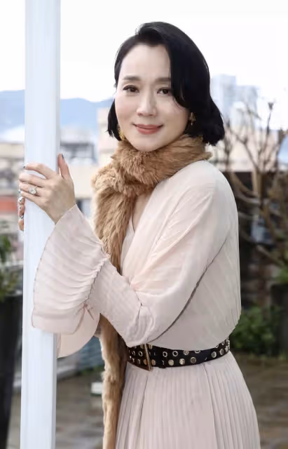 一結婚就當奶奶!坣娜婚後首放閃「牽280億富尪」眼神全是愛 把生日丟掉了「出意外後更不會過」