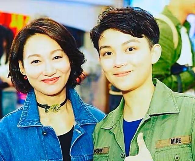 TVB人氣女星曬與女友合照!患免疫系統疾病,被斷言30歲就坐輪椅