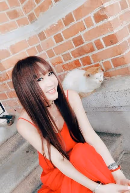 引爭議!香港不老女神母子互動被指太親密,兒子是內地收養的孤兒