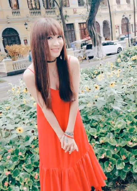 引爭議!香港不老女神母子互動被指太親密,兒子是內地收養的孤兒