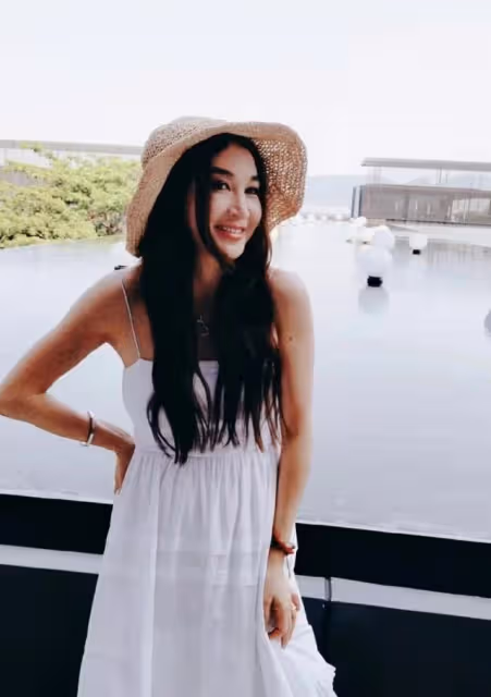 引爭議!香港不老女神母子互動被指太親密,兒子是內地收養的孤兒