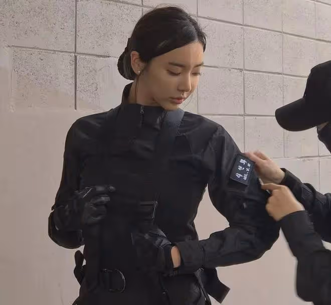 韓國「女神尤物」李燕花,被邀請到軍營勞軍慰問,這身材我愛了