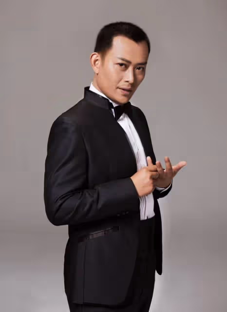 黃海冰張棪琰當眾挽手頭貼頭,被指親密超安全距離,兩人都有家室