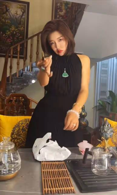 趙本山徒弟嬌嬌宣布開店賣茶葉,曾直播罵師父,被指蹭熱度無下限