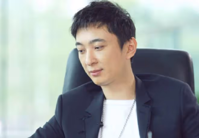 王思聰深夜發動態,發三雙鞋子價格昂貴,家中內景也曝光