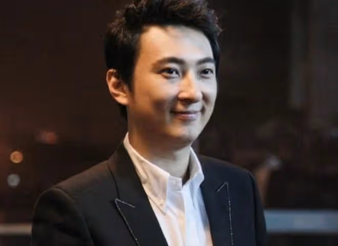王思聰深夜發動態,發三雙鞋子價格昂貴,家中內景也曝光