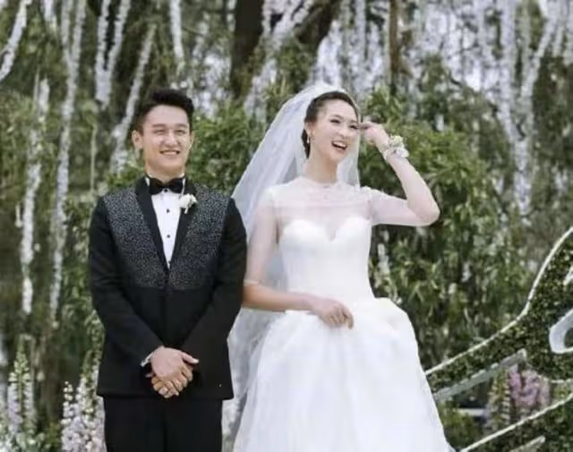 惠若琪為女兒慶周歲,小年糕打扮喜慶模樣呆萌,有望繼承父母衣缽