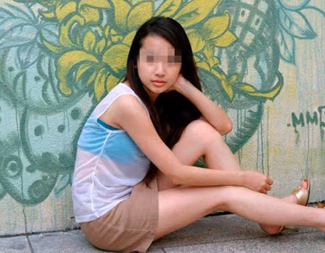 妻子每月賺3千,卻總說不夠用,丈夫意外看見妻子穿的拖鞋,傻了