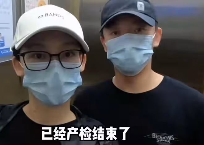 曝鄭愷送苗苗住50萬月子會所,出行開大奔,女方身材纖細美到出眾