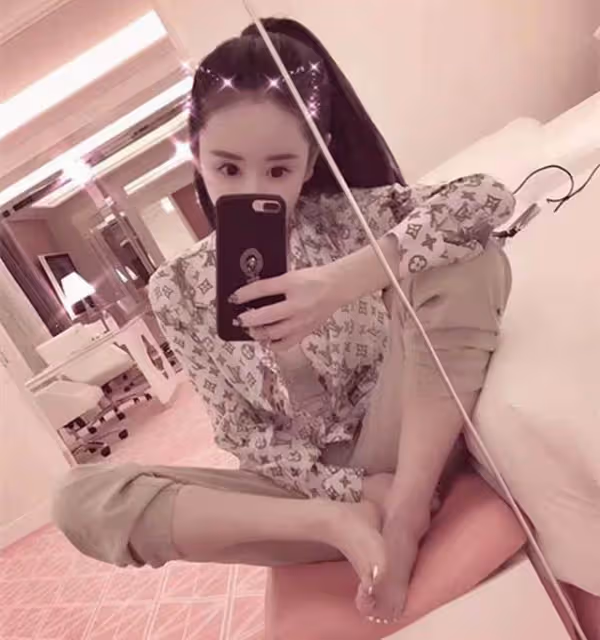 20歲小伙沉迷網絡戀愛,和女網友約會,等來的卻是一個40歲女人