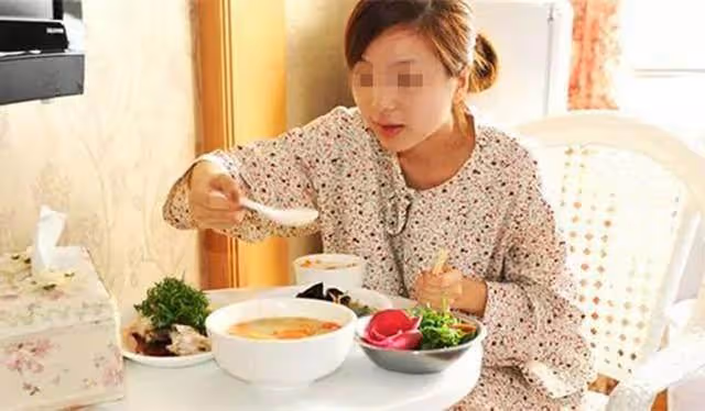 意外看到婆婆手機通訊錄,裡面對我的稱呼,讓我傻了眼