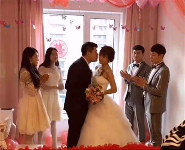 和美貌妻子結婚2年,意外接到一通電話,我傻了,婚姻也結束了