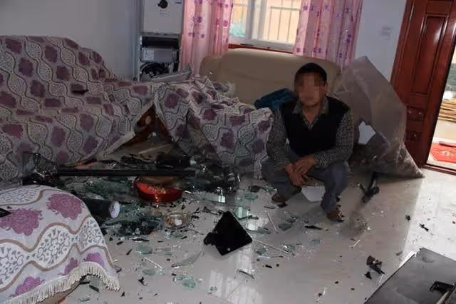 父母離婚,都不想要兒子,10年過後,兒子讓他們悔恨到傻了眼