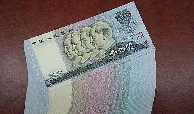 大嫂欺負小姑子讓她睡豬圈,5年後門前來了一輛豪車,大嫂傻了