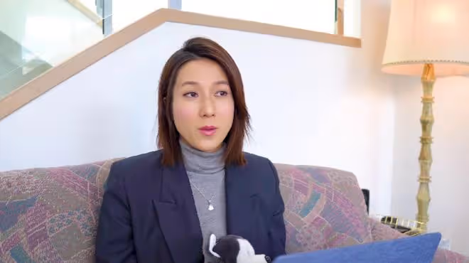 38歲鍾嘉欣懷孕5個月,面色紅潤不忘打扮,住國外豪宅養胎!