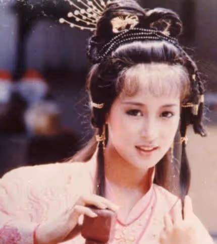她讓梁朝偉愛到無法自拔,曾是趙雅芝接班人,如今卻無人問津