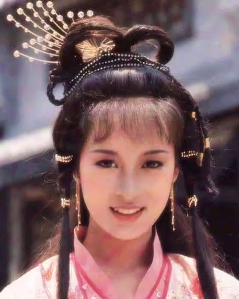 她讓梁朝偉愛到無法自拔,曾是趙雅芝接班人,如今卻無人問津