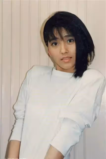 倪淑君近照曝光,54歲長髮飄飄氣質出眾,仙氣媲美王祖賢,17歲拿金像獎,網友:非常耐看