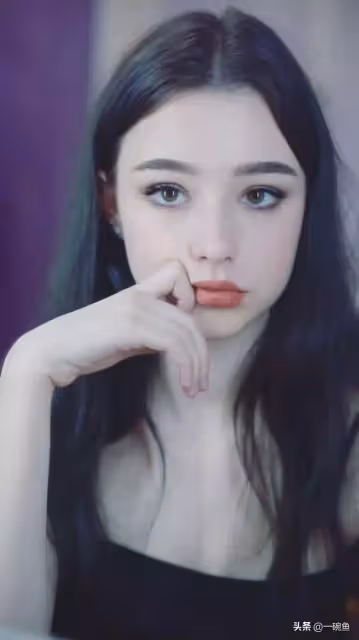 俄羅斯金髮碧眼美女,身材高挑擁漫畫大長腿!看完素顏照簡直比昆凌、baby還要正!