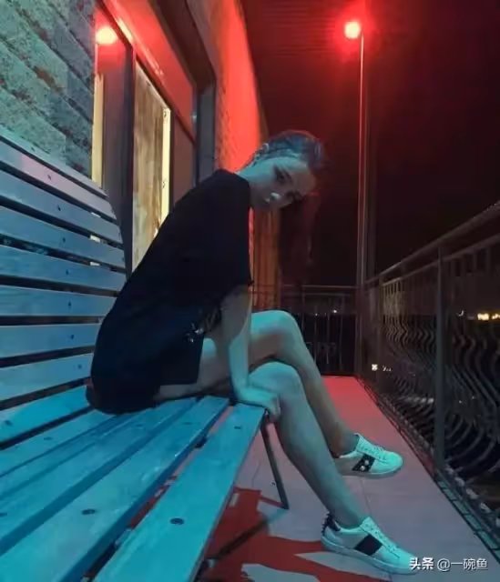俄羅斯金髮碧眼美女,身材高挑擁漫畫大長腿!看完素顏照簡直比昆凌、baby還要正!