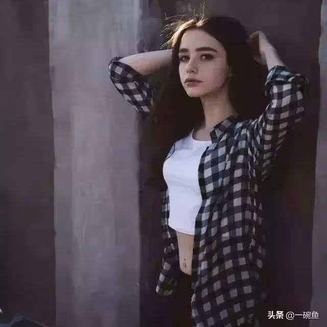 俄羅斯金髮碧眼美女,身材高挑擁漫畫大長腿!看完素顏照簡直比昆凌、baby還要正!