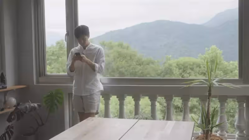 女星袁艾菲和老公隱居深山!斥巨資把傳統老屋變「毛坯豪宅」全屋沒有一絲雜物,置身山林仙境