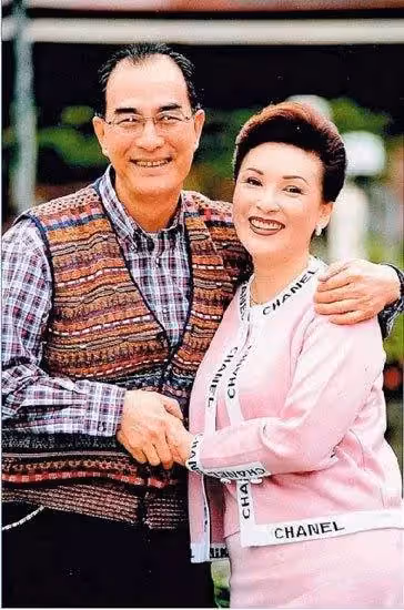 72歲老戲骨陳莎莉近照曝光!坐C位拍照,狀態極佳十分年輕,「慈祥優」雅與角色判若兩人,網友:這樣老去真的美