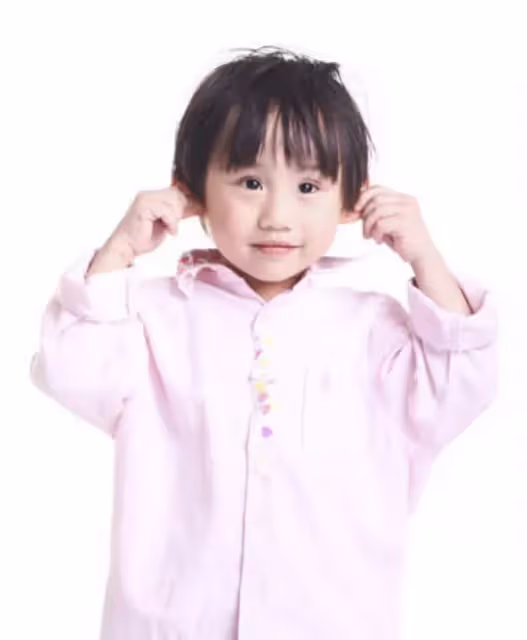 小小彬5歲成名:「親爸後媽買豪車」被榨幹1800萬,親媽不要自己,身上「皮膚潰爛」卻無錢治,網友:可憐的賺錢工具
