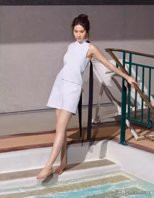 劉亦菲終於不當仙女了,當鏡頭拉近的那一刻後,真是妙不可言!