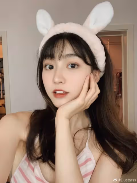 初戀系女神!22歲正妹「巴掌臉自帶仙氣」狂吸300萬粉 遭曝光「0濾鏡素顏照」網崩潰:認不出來