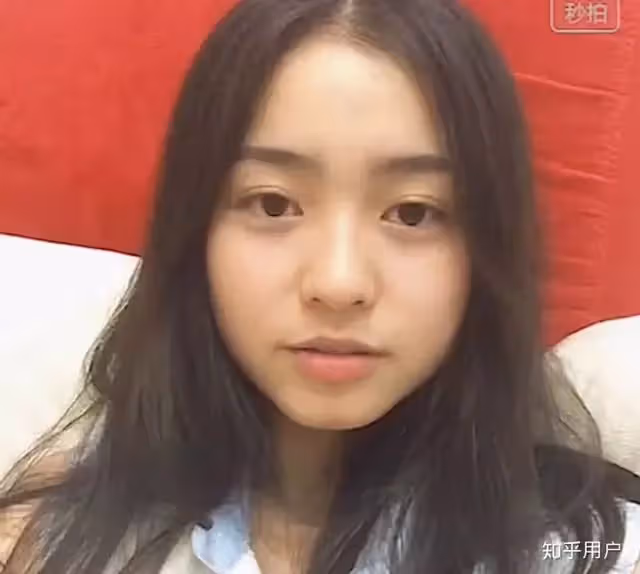 初戀系女神！22歲正妹「巴掌臉自帶仙氣」狂吸300萬粉　遭曝光「0濾鏡素顏照」網崩潰：認不出來