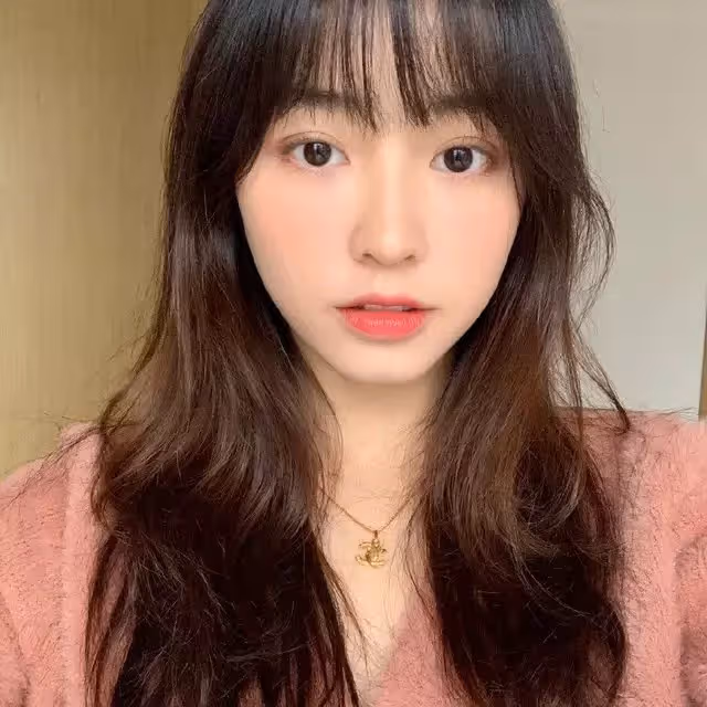 初戀系女神！22歲正妹「巴掌臉自帶仙氣」狂吸300萬粉　遭曝光「0濾鏡素顏照」網崩潰：認不出來