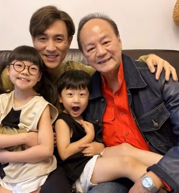 三代同堂慶父親節!TVB視帝遭爸爸訓話,一句話令其從嚴父變慈父