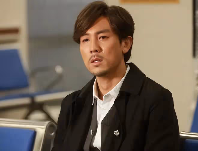 狄龍慶祝父親節,祖孫三代同框長相太相似,41歲兒子已成TVB視帝