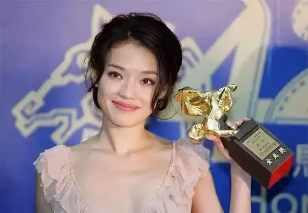 舒淇的唇，朱茵的眼，志玲的嗲，圓圓的笑，70後女星美得驚艷時光