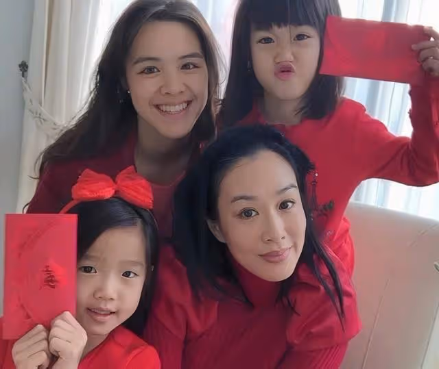 香港知名星二代曬視頻險些走光!身材豐滿氣質佳,準備出道當演員