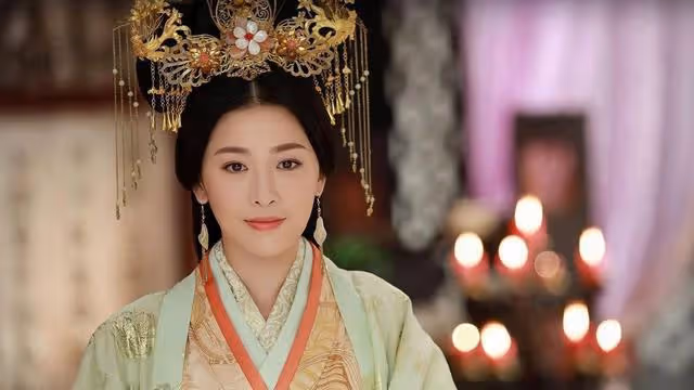 香港知名女星秀幸福!丈夫罕見出鏡親吻兒子,兩夫妻長期分隔兩地