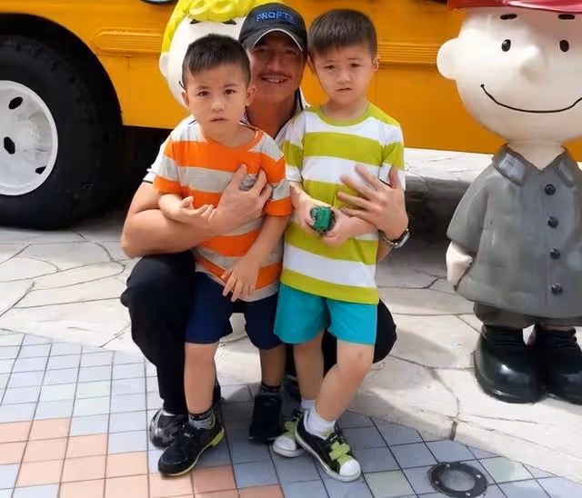 無悔照顧2個自閉兒！TVB前男星曆盡坎坷，最大心愿是兒子獨立生活