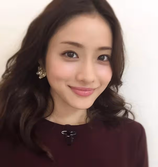 皮膚最好日本女星前三都是熟女,石原里美第三北川景子第二誰第一