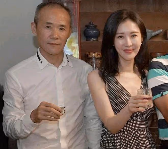 王石愛妻田朴珺陷整容爭議,生圖變化大被指臉腫僵硬,有怪異凹陷