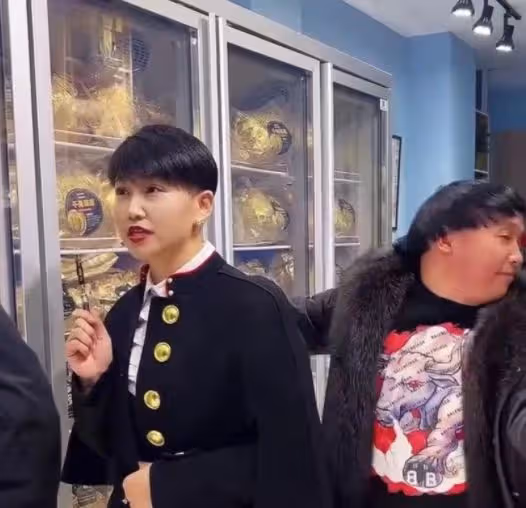 楊樹林老婆胖丫被曝生二胎,抱嬰兒母愛滿滿,出獄後靠賣水果維生