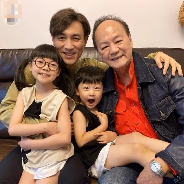 明星過父親節,狄龍3代同堂,陳龍罕曬倆娃,張紀中一家去遊樂園