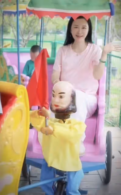 明星過父親節,狄龍3代同堂,陳龍罕曬倆娃,張紀中一家去遊樂園