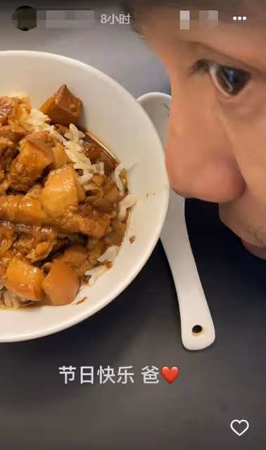 陳坤兒子曬照慶父親節,父子倆同吃一碗滷肉飯,20歲陳尊佑太像爸