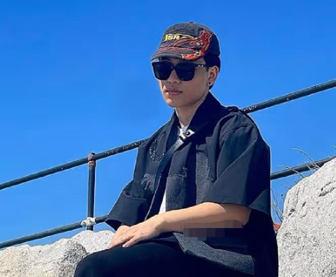 陳坤兒子曬照慶父親節,父子倆同吃一碗滷肉飯,20歲陳尊佑太像爸