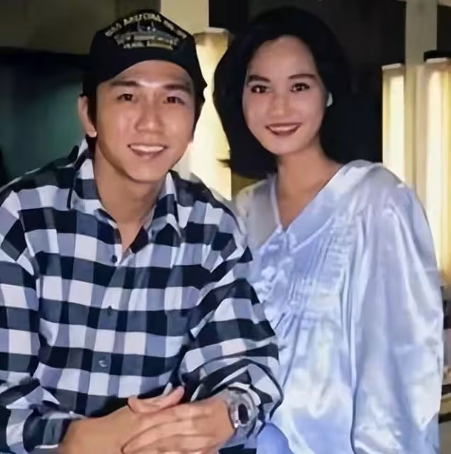 57歲溫兆倫慶結婚10周年!曬照高調錶白妻子,為其收心經商創業