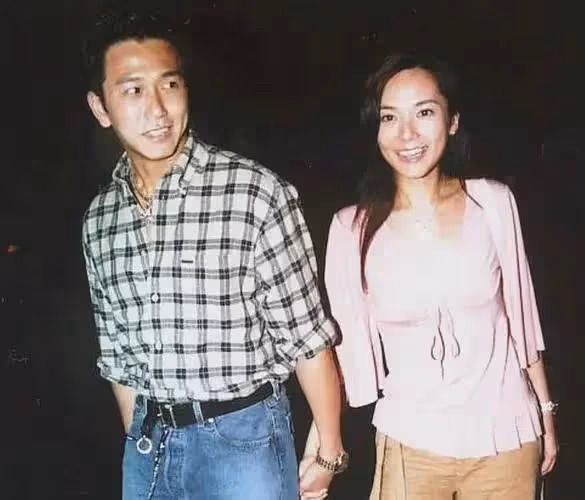 57歲溫兆倫慶結婚10周年!曬照高調錶白妻子,為其收心經商創業